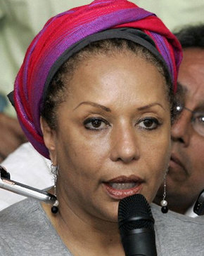 La senadora colombiana Piedad Córdoba está siendo investigada por la Procuraduría de su pais por sus posibles nexos con la guerrilla de las FARC

